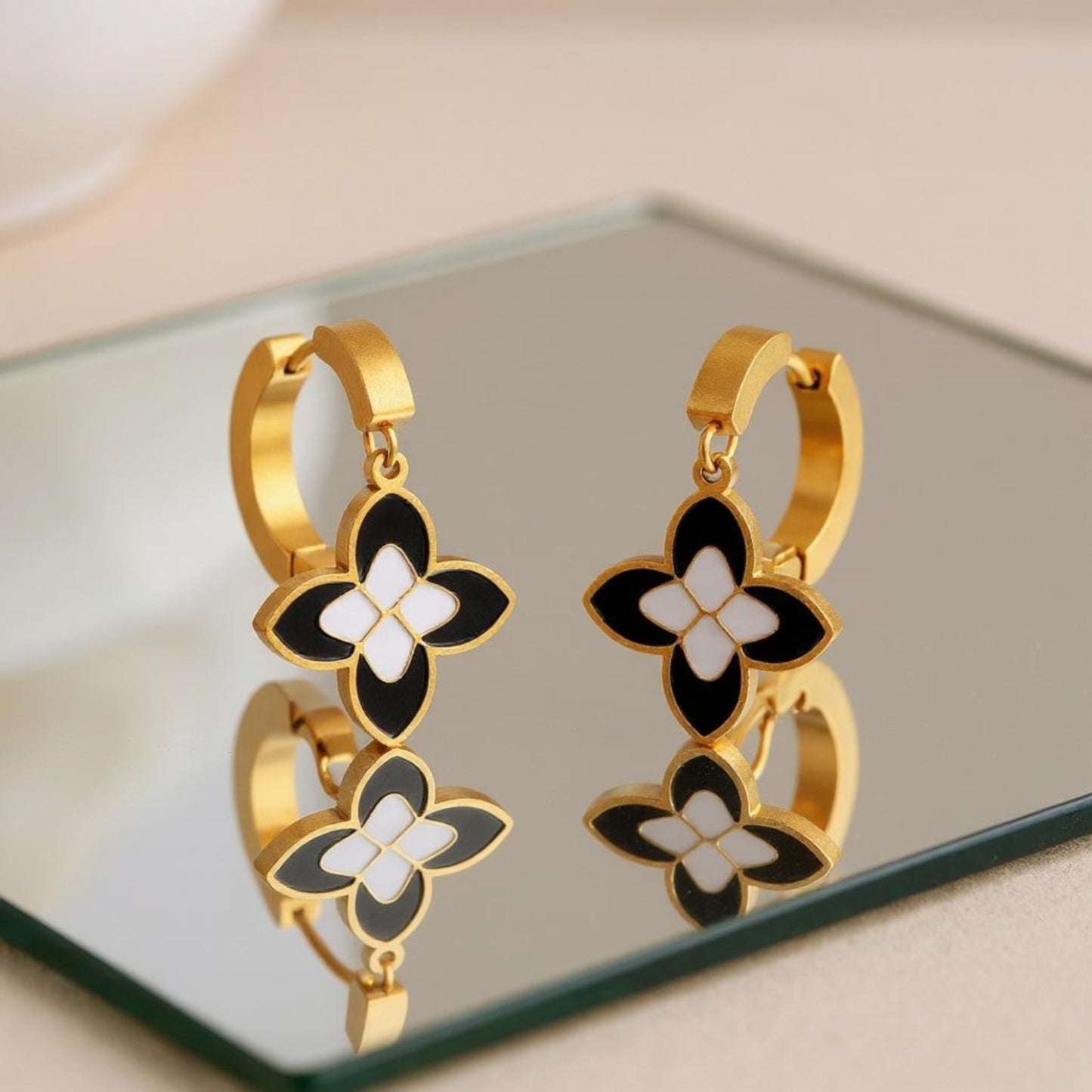 N3VO Noir Bloom Earrings