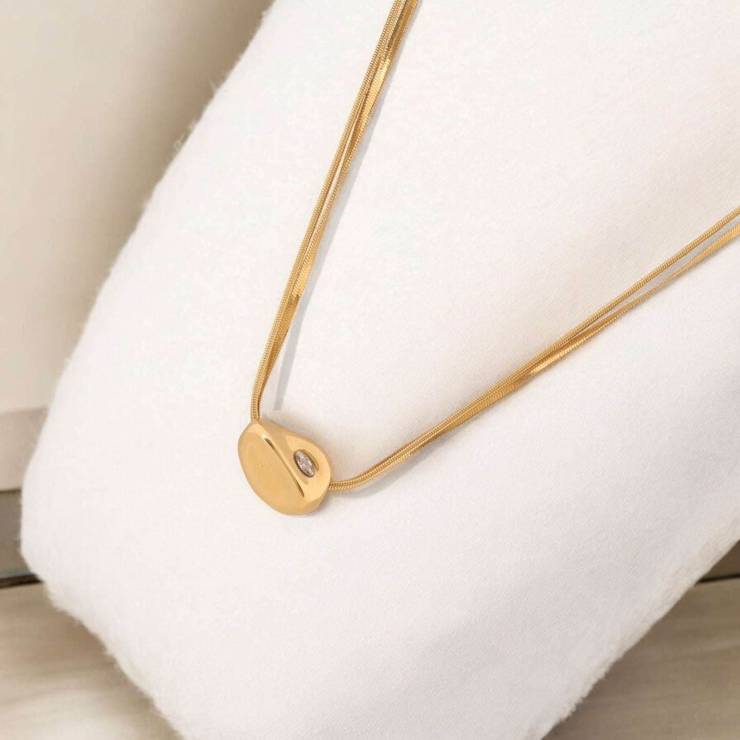 N3VO Golden Pebble Necklace