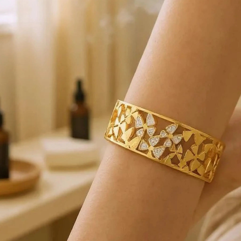 Aurelia Gold Bangle N3VO