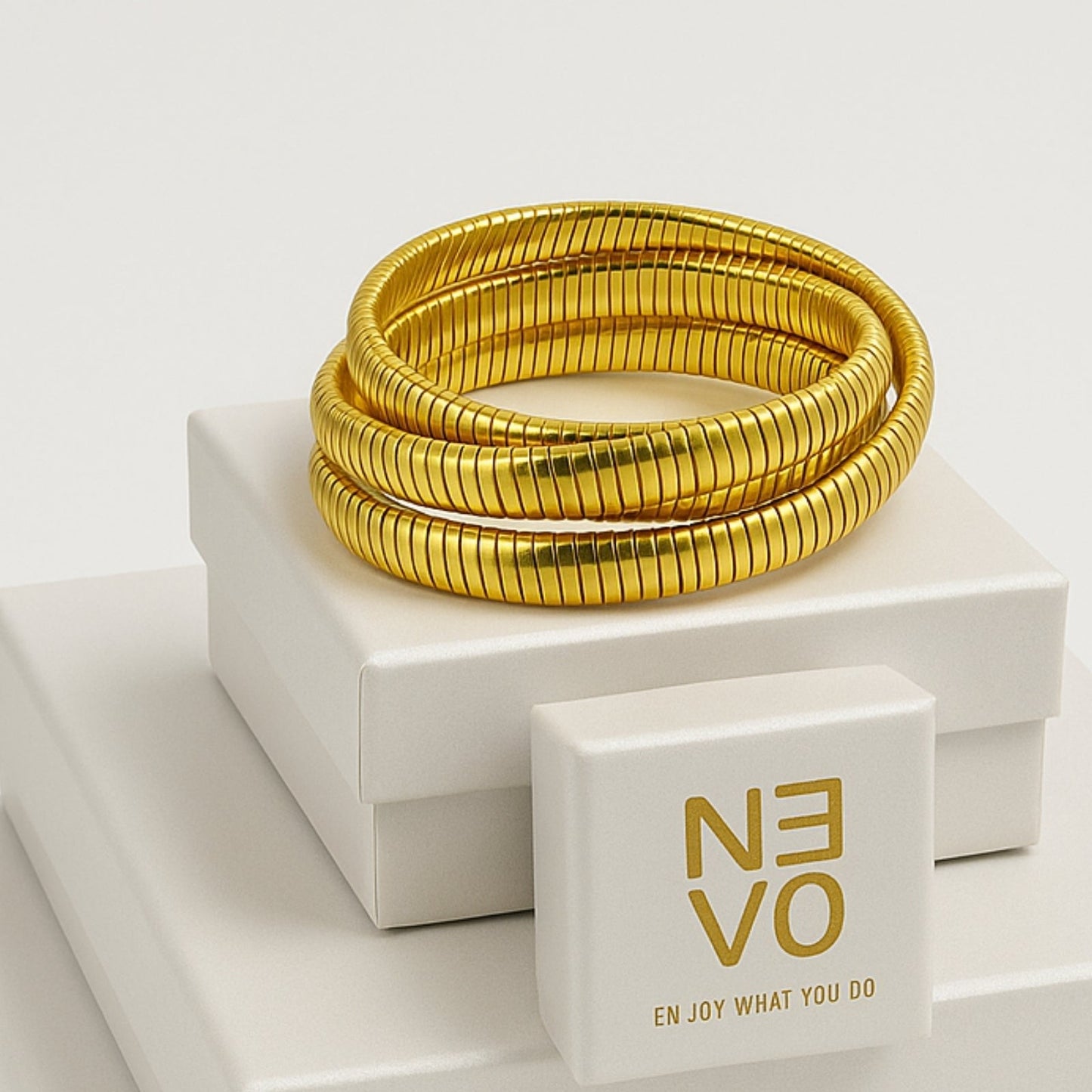 N3VO Bold Coiled Bangle