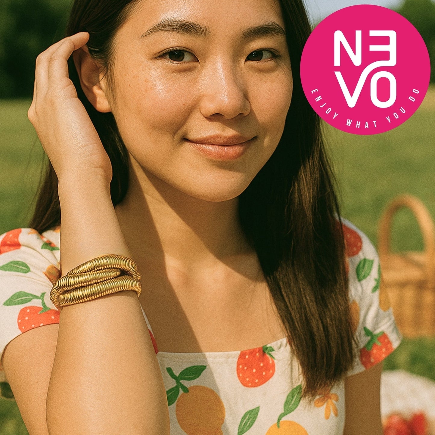 N3VO Bold Coiled Bangle