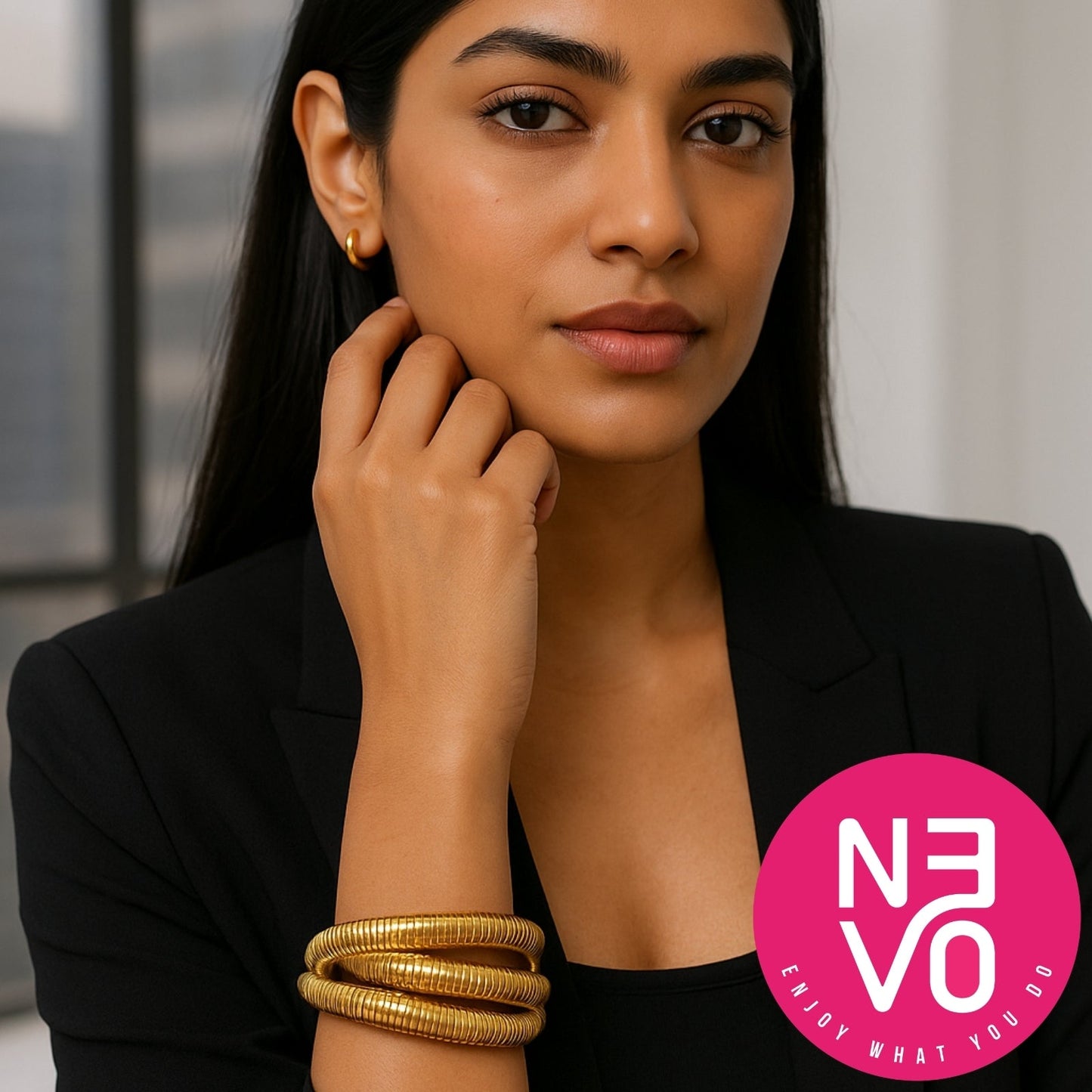 N3VO Bold Coiled Bangle