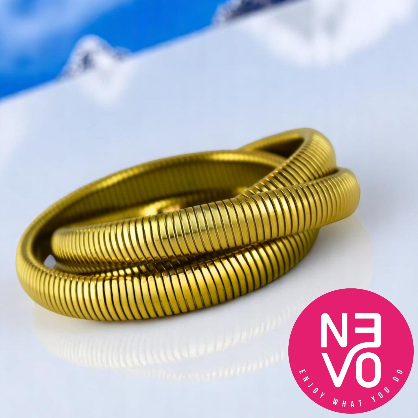 N3VO Bold Coiled Bangle