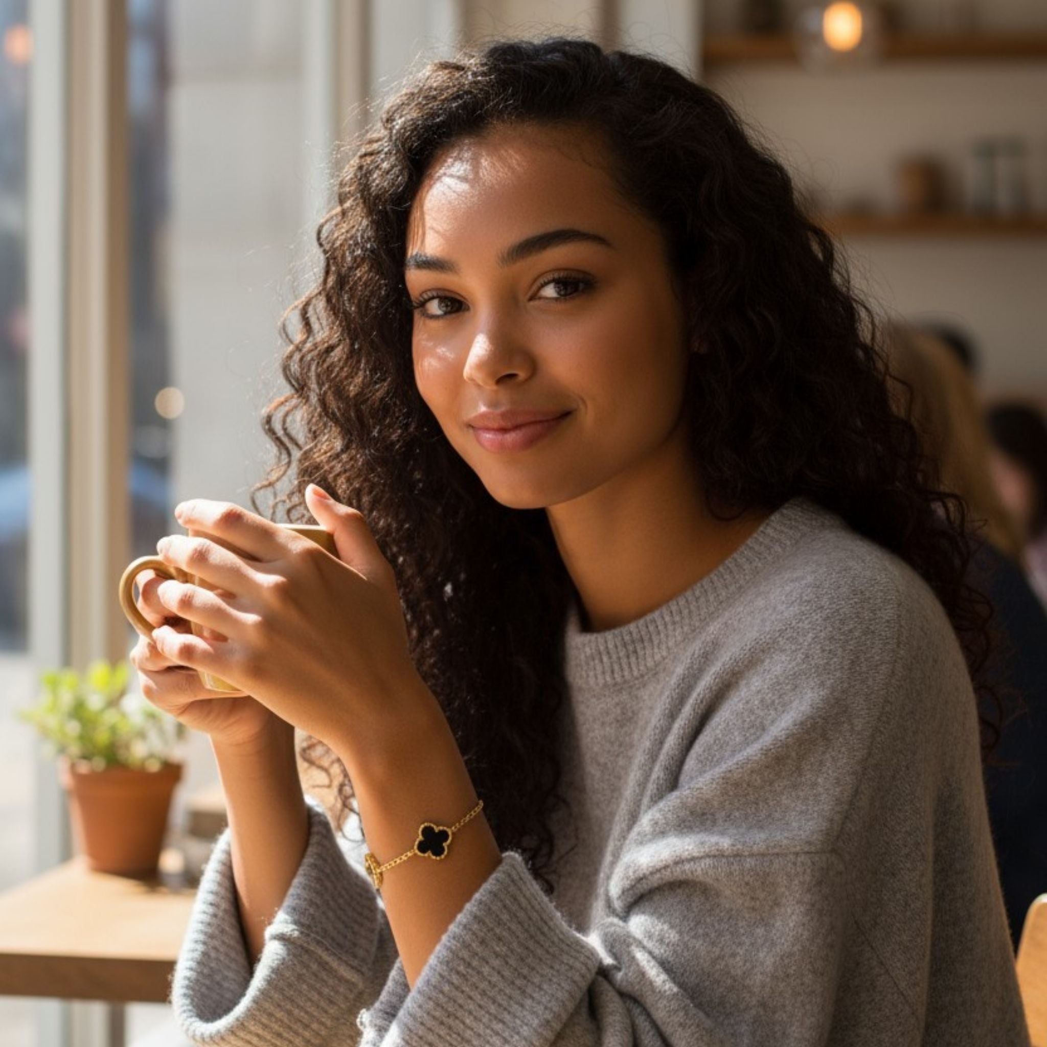 Noir Clover Bracelet N3VO