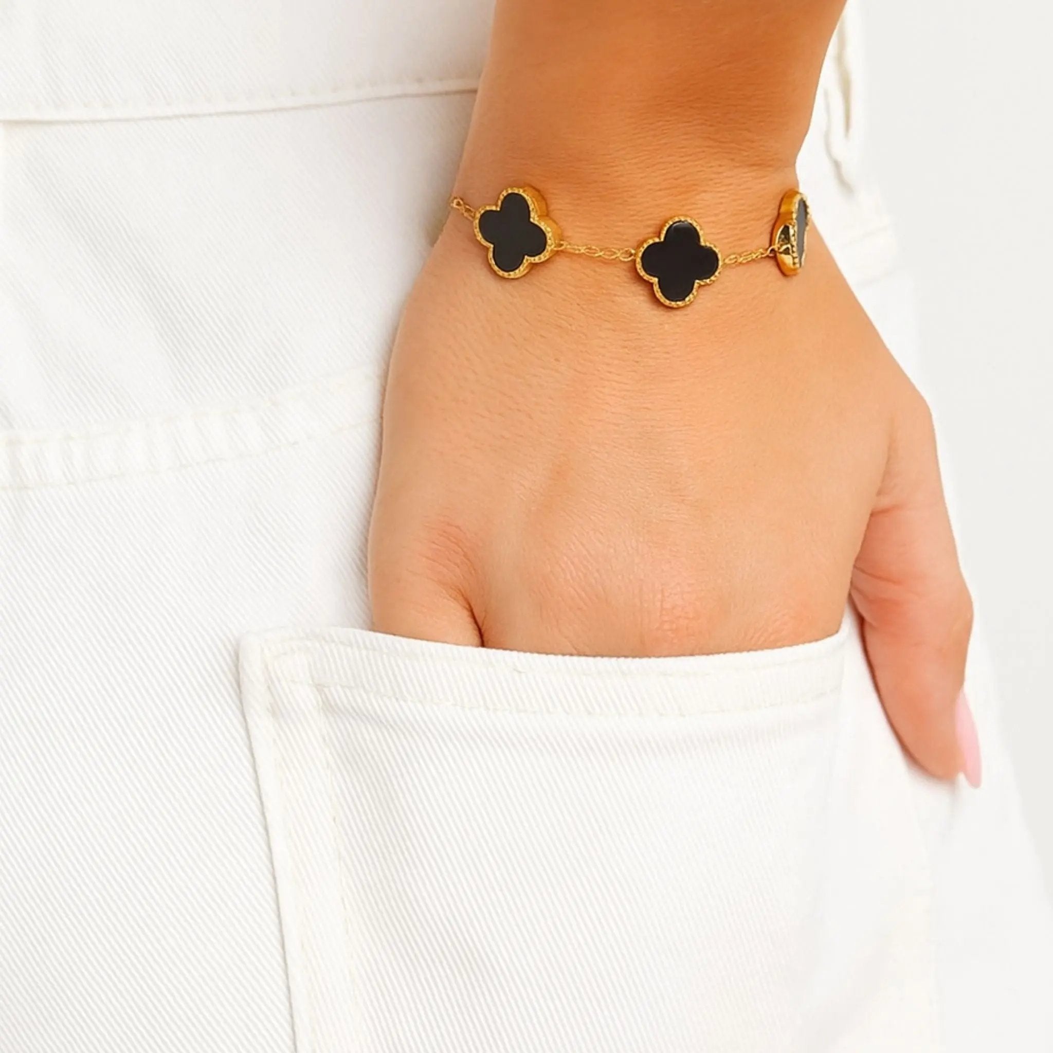 Noir Clover Set N3VO