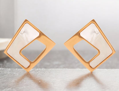 N3VO Pearl Prism Earrings