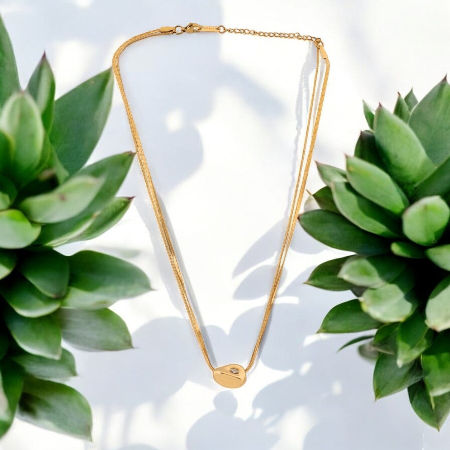 N3VO Golden Pebble Necklace