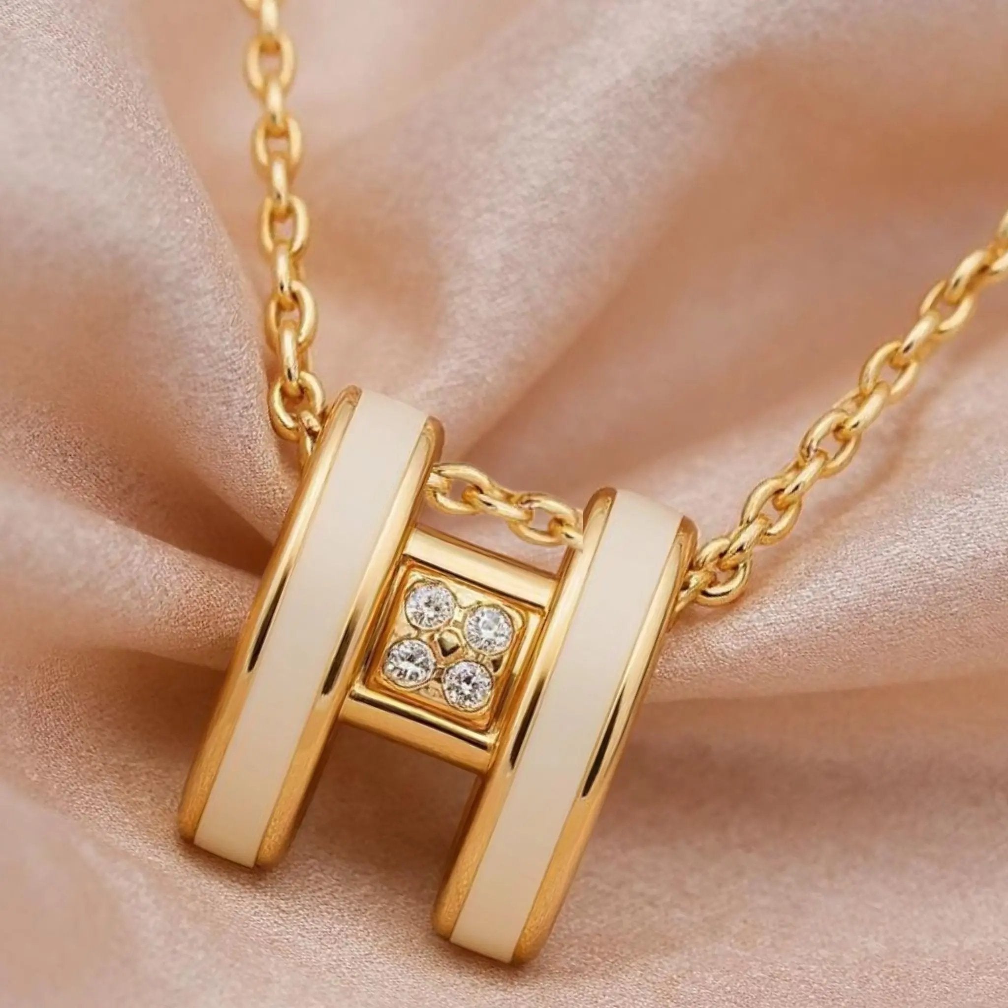 Embrace Ring Necklace N3VO