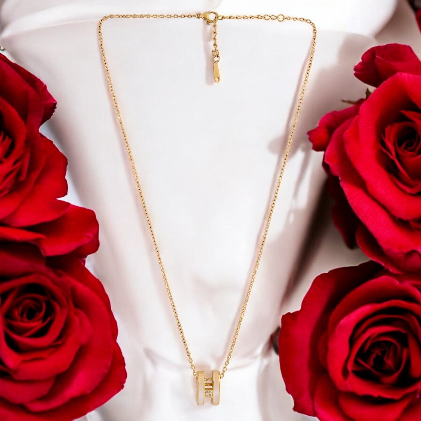 N3VO Embrace Ring Pendant Necklace